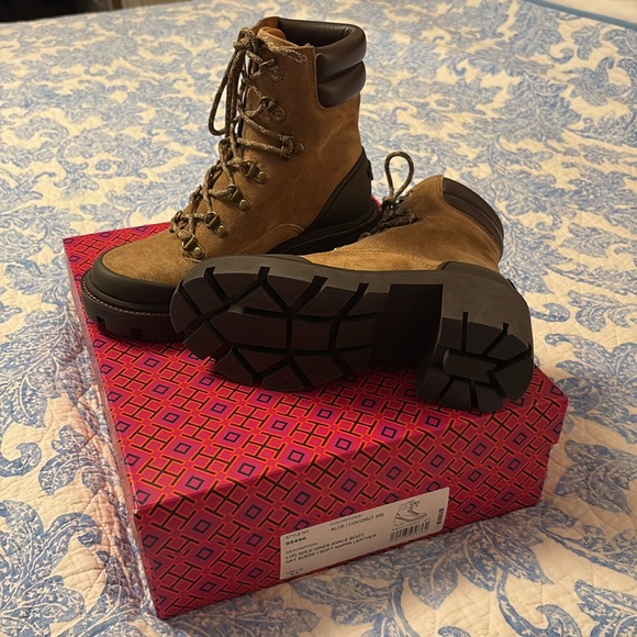 Tory Burch Lug Sole Hiker Ankle Boots size 6.5 free shipping - Picture 2 of 8